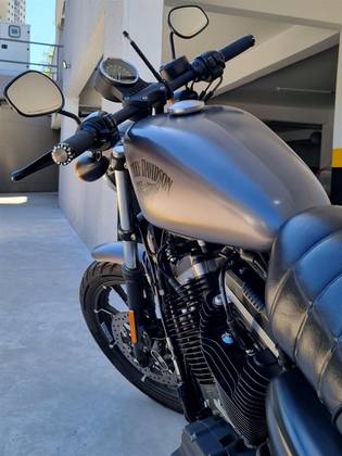 HARLEY-DAVIDSON SPORTSTER IRON 883 